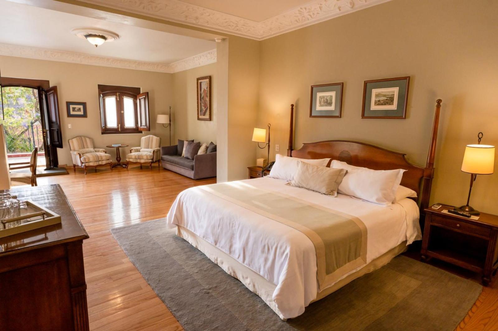 Junior Suite,1558229266:JPEG