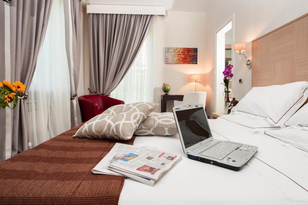 Standard Double or Twin Room,691071771:JPEG